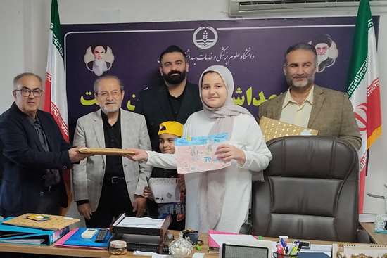 اهدای جوایز برگزیدگان مسابقه نقاشی با موضوع بهداشت در سفر اربعین 